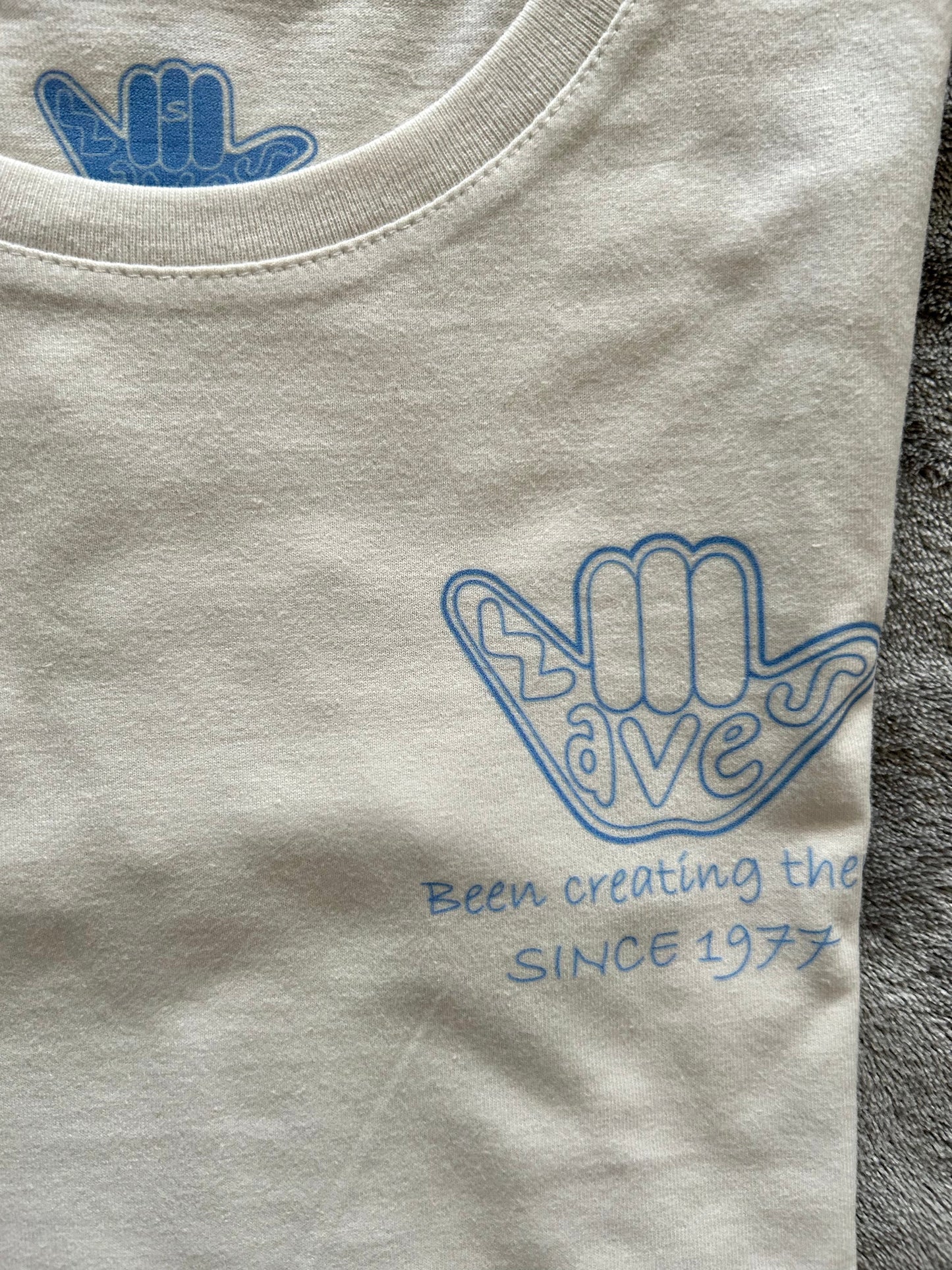 Women’s Organic Shaka Tee Cream & light Blue
