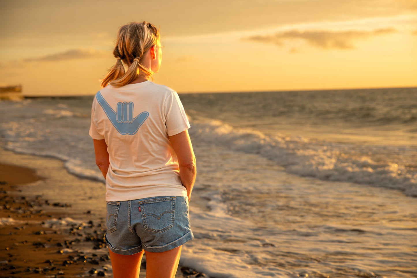 Women’s Organic Shaka Tee Cream & light Blue