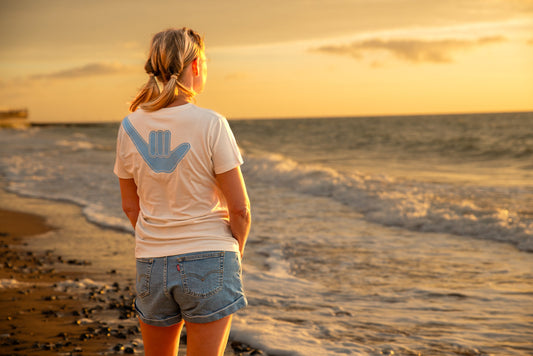 Women’s Organic Shaka Tee Cream & light Blue